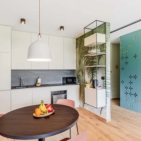 Chic With Sauna - One Bedroom With Balcony Appartamento