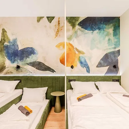 Chic With Sauna - One Bedroom With Balcony *