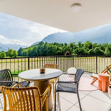 Chic With Sauna - One Bedroom With Balcony