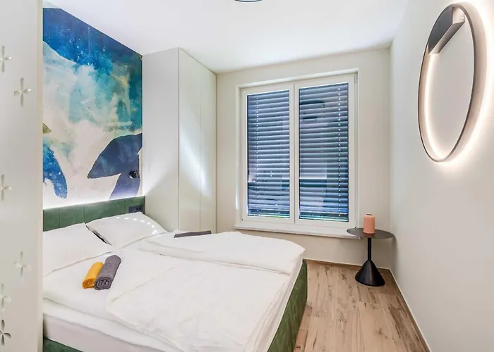 Chic With Sauna - One Bedroom With Balcony