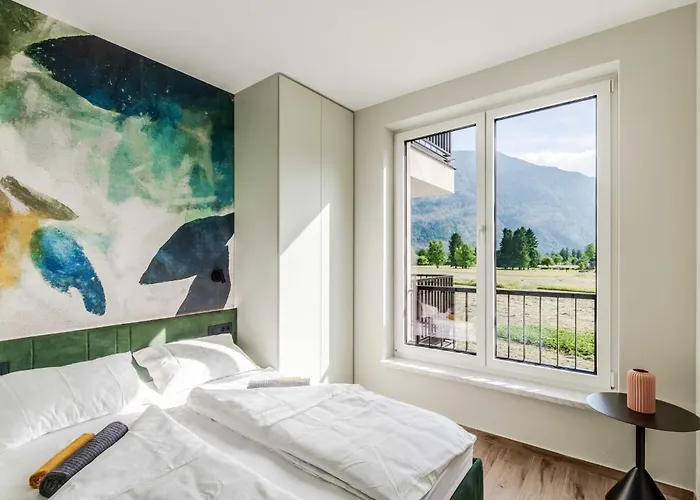 Апартаменты Chic With Sauna - One Bedroom With Balcony Бовец