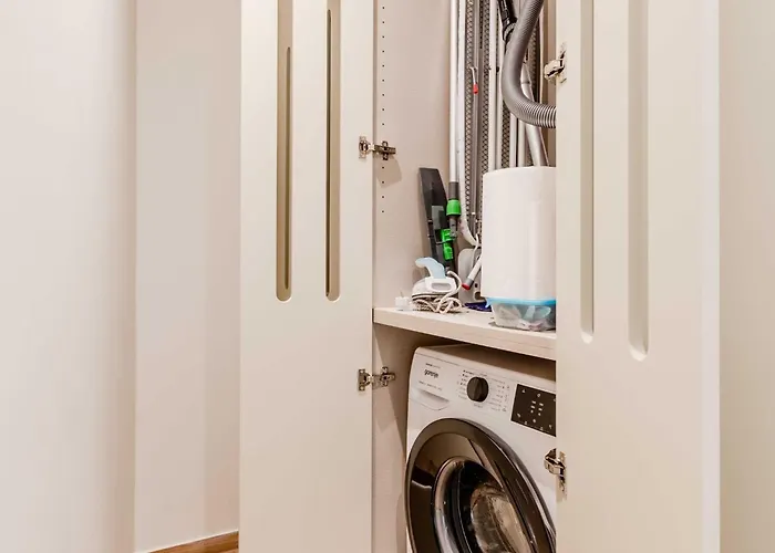 Chic With Sauna - One Bedroom With Balcony *