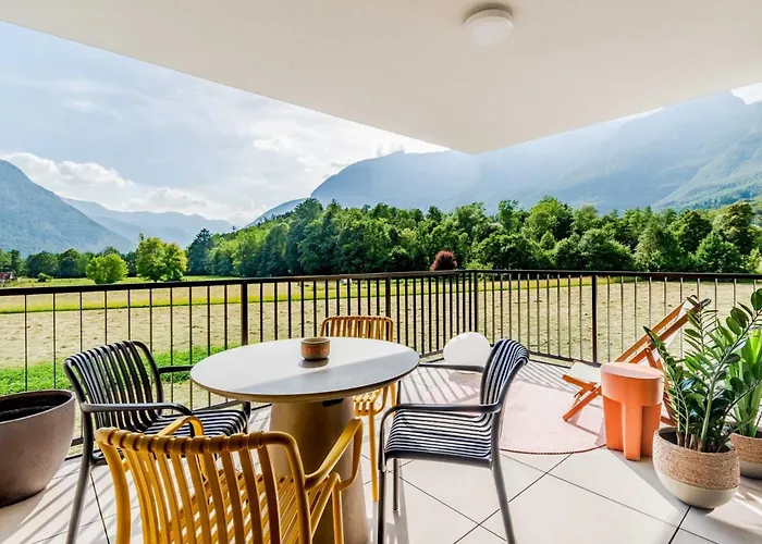 Chic With Sauna - One Bedroom With Balcony