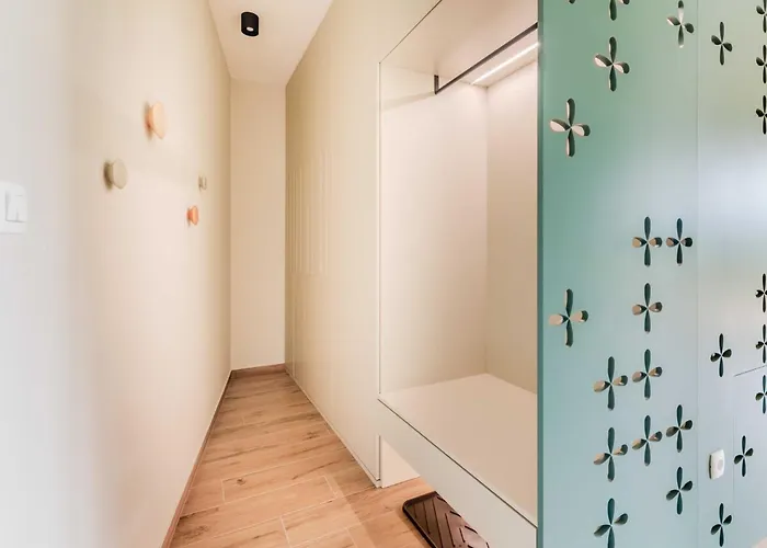 Chic With Sauna - One Bedroom With Balcony * Бовец